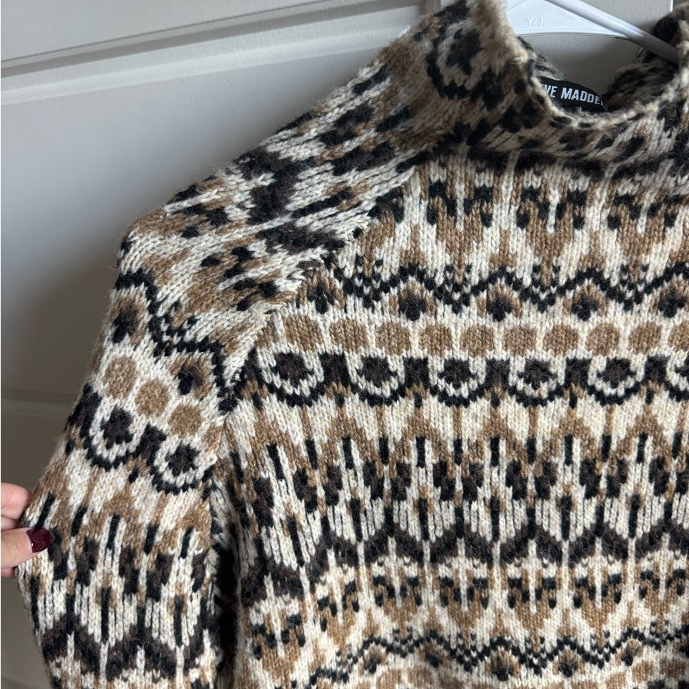Steve Madden Black and Cream Knit Sweater - Picture 3 of 3